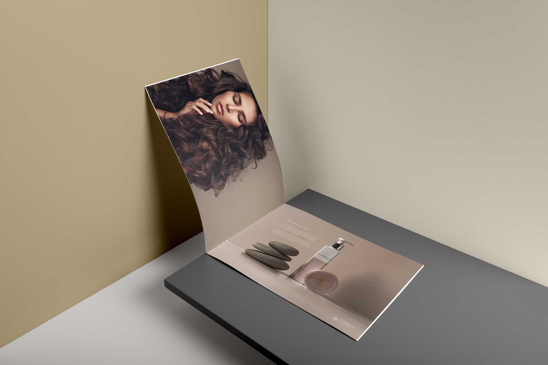 04-softcover-landscape-brochure